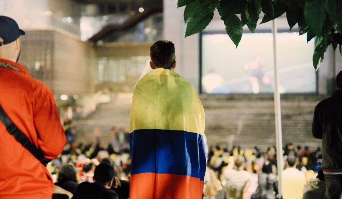 Fotografía en la proyección del partido de Colombia