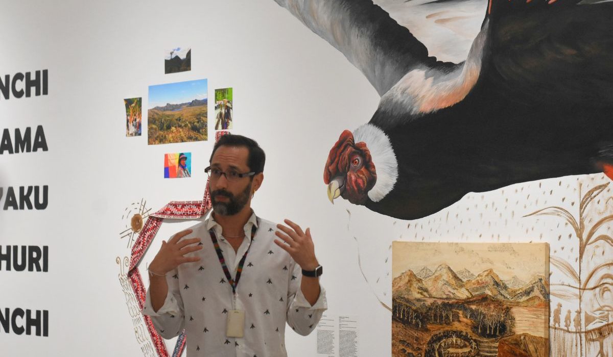 Fotografía de Emiliano Valdés en la exposición Tiempo para escucharnos