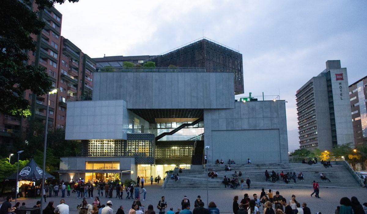 Fotografía de fachada del Museo de Arte Moderno de Medellín